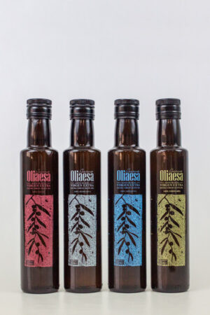Caja de 4 botellas de aceite de oliva virgen extra Oliaesa Gourmet con variedades monovarietales