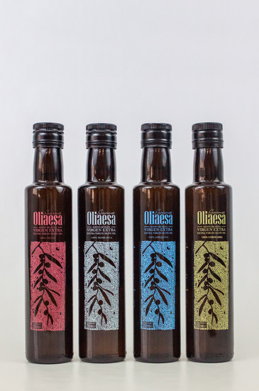 Caja de 4 botellas de aceite de oliva virgen extra Oliaesa Gourmet con variedades monovarietales
